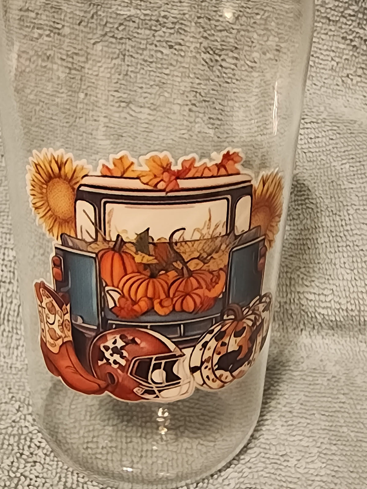 Autumn time pick up truck tumbler