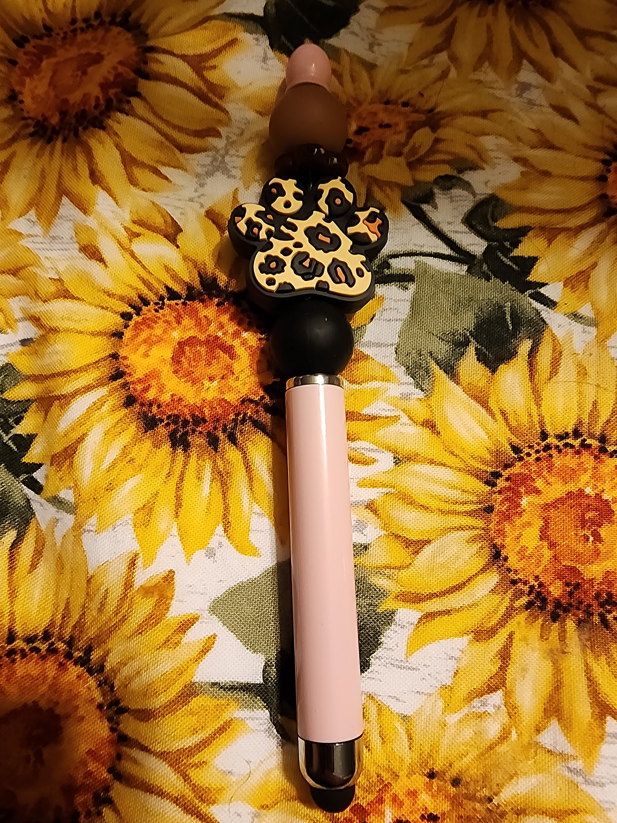 Light pink paw 🐾 print stylus