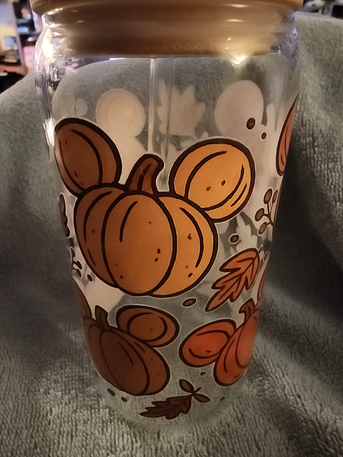 Festive pumpkins glass tumbler