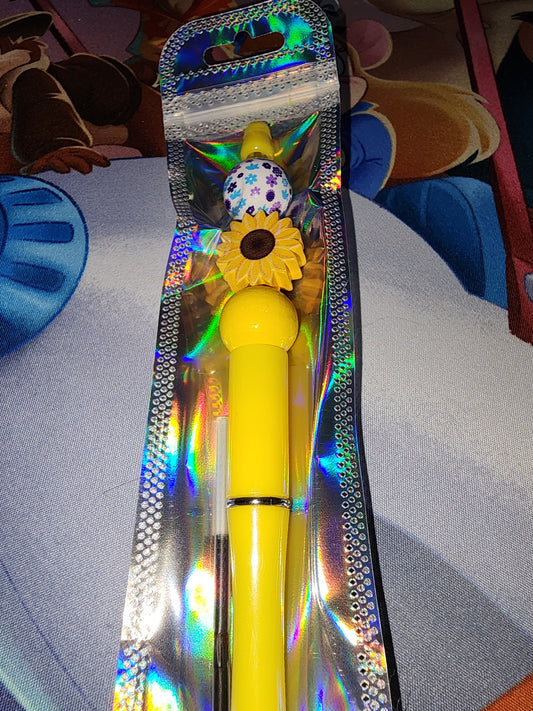 Bright yellow daisy pen
