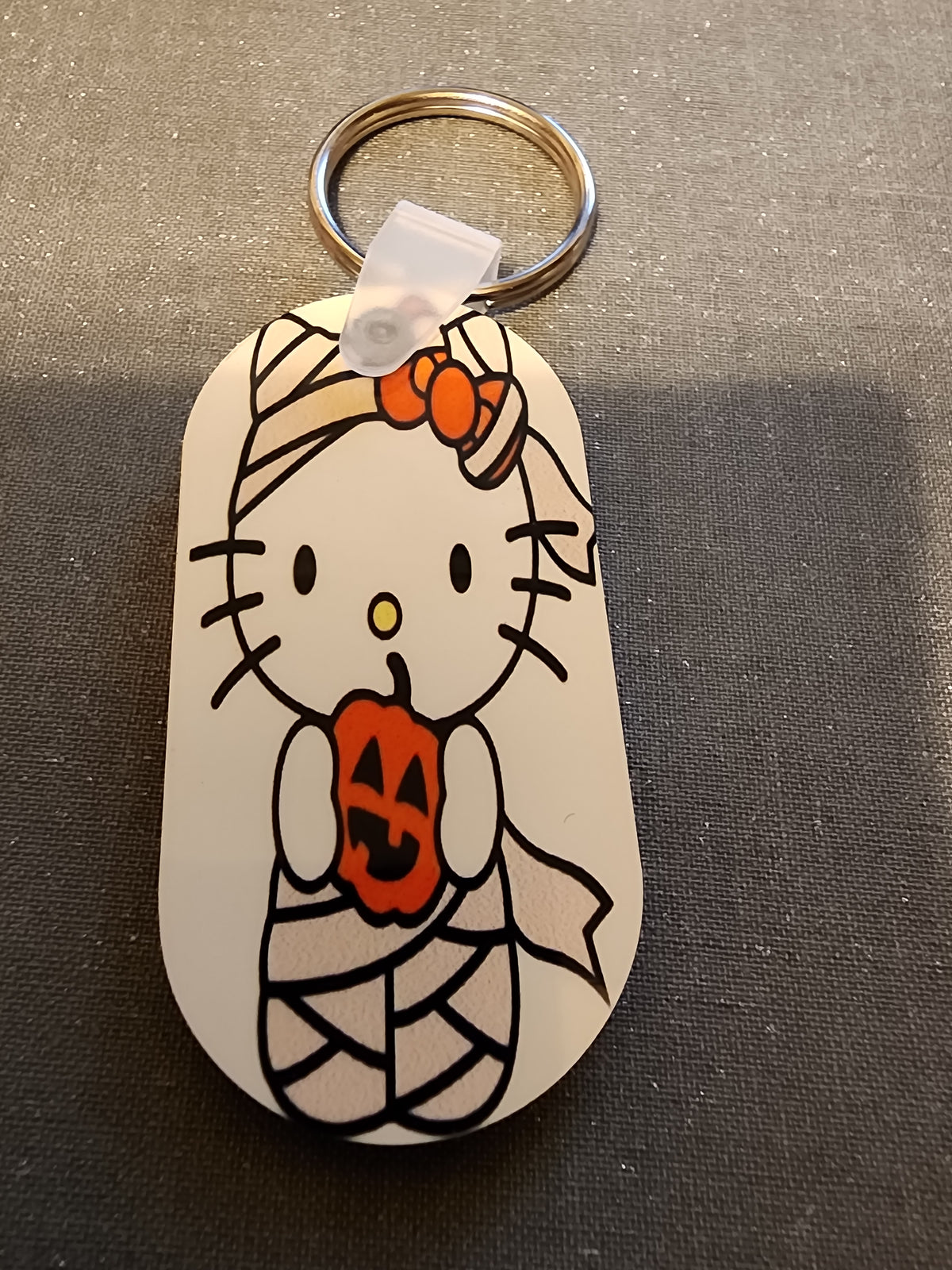 Halloween mummy kitty keychain