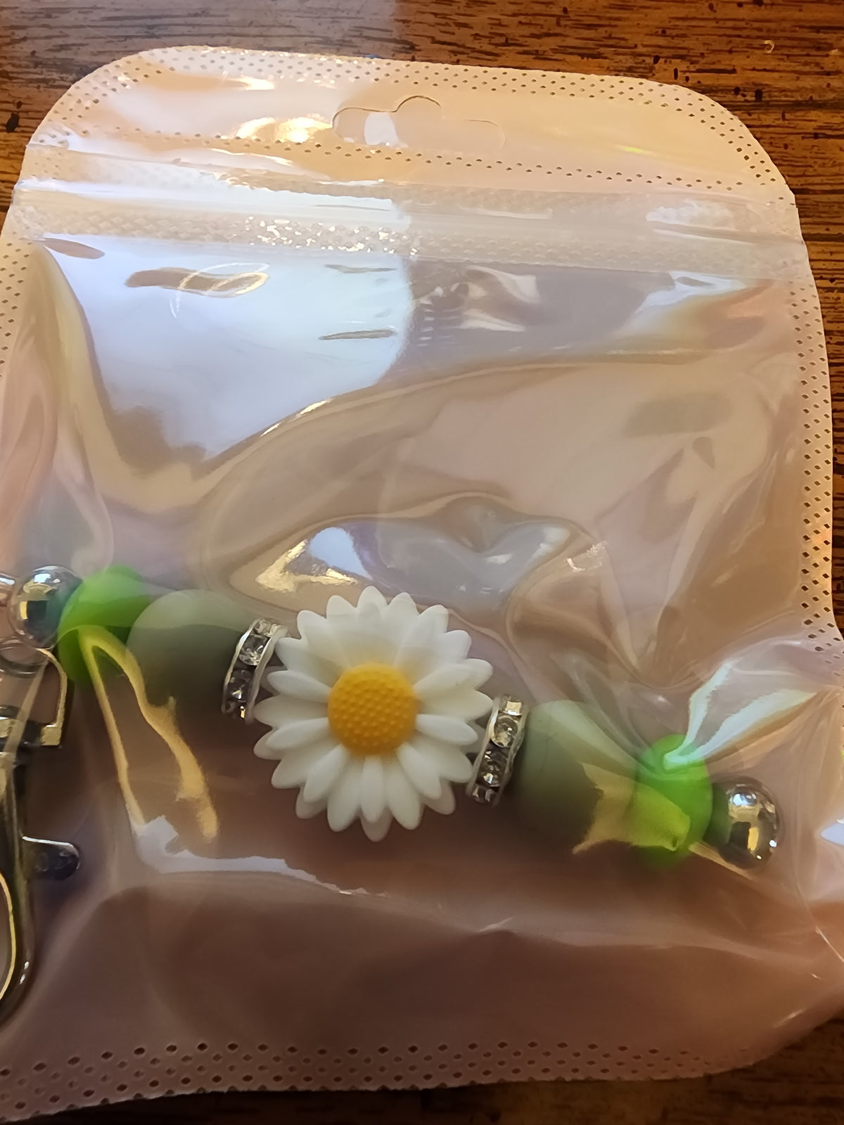 White daisy keychain