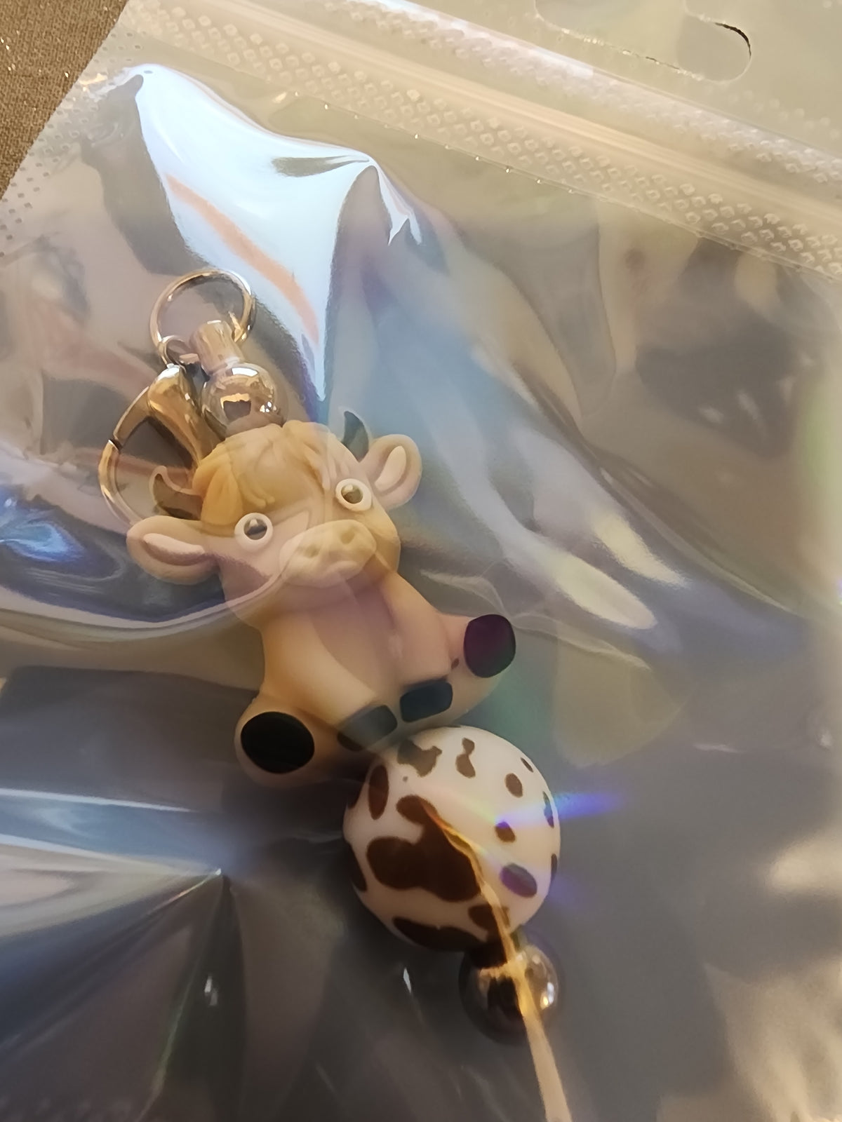 Beige Highland cow keychain