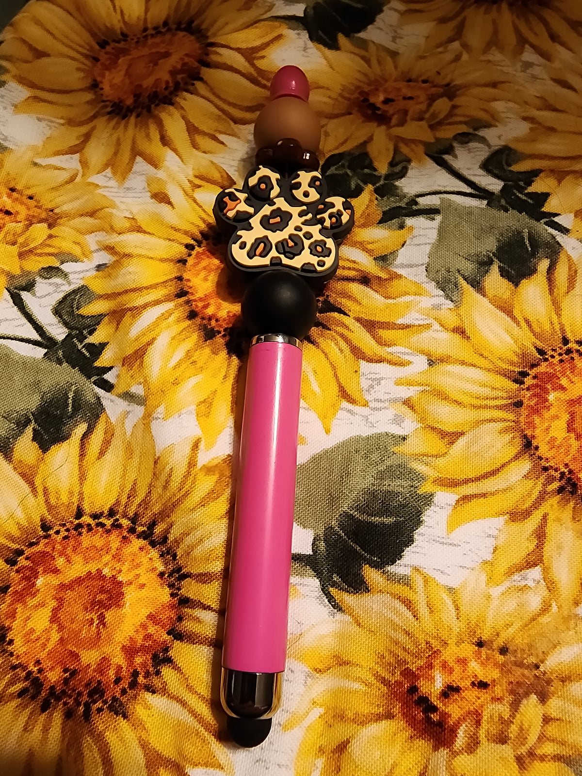 Hot pink paw 🐾 print stylus