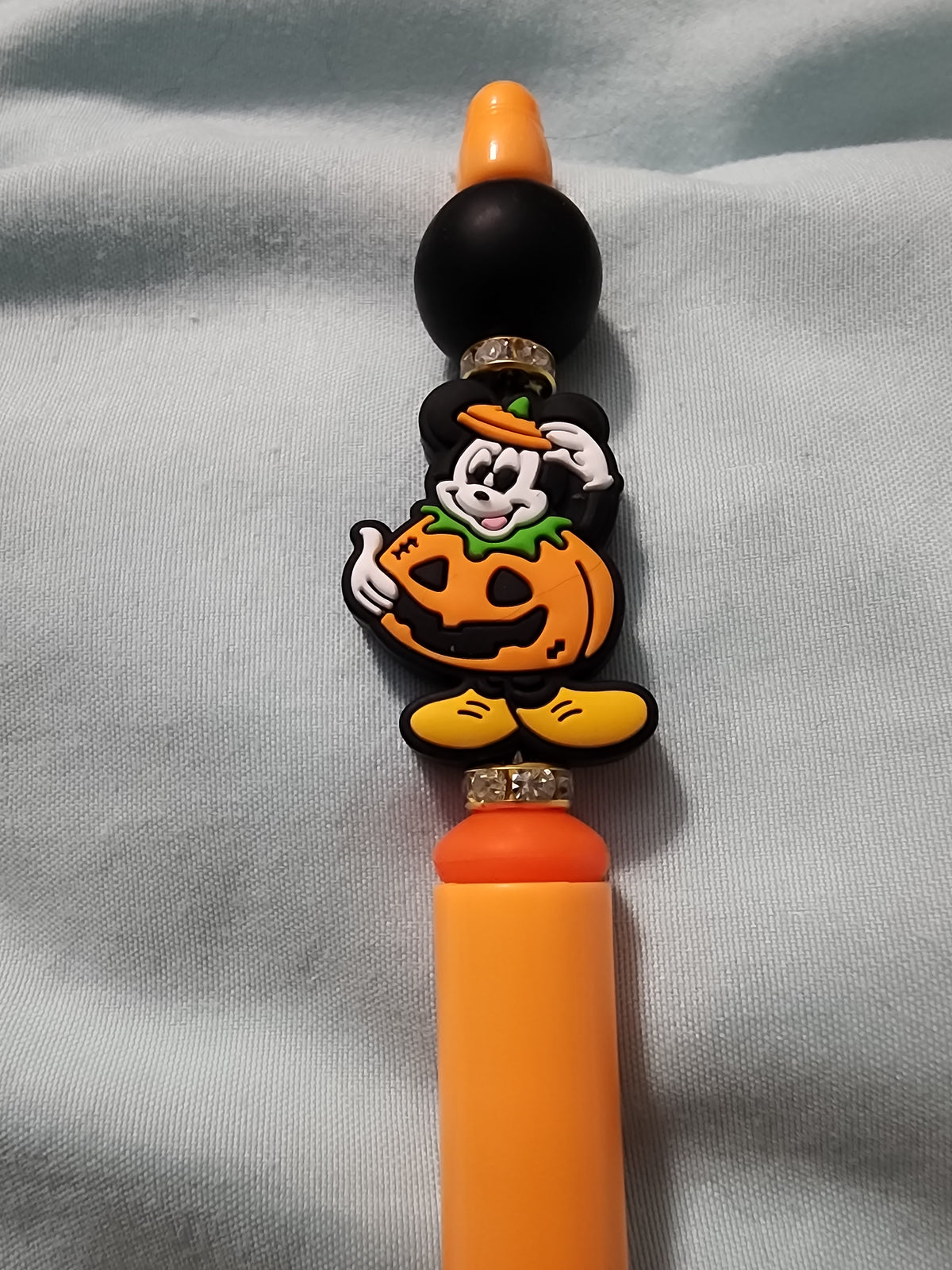 Mouse in a pumpkin 🎃 pen