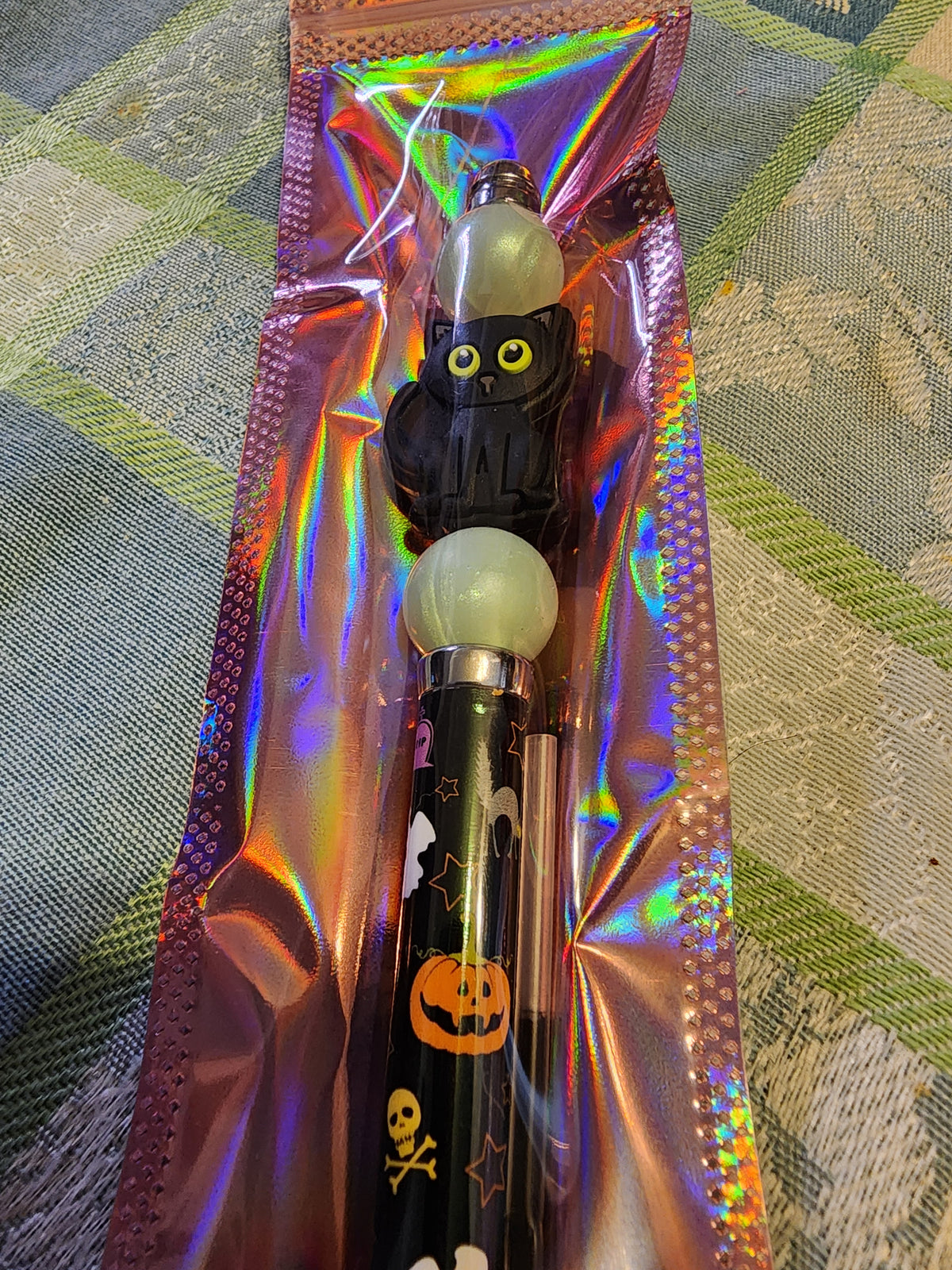Black cat pen