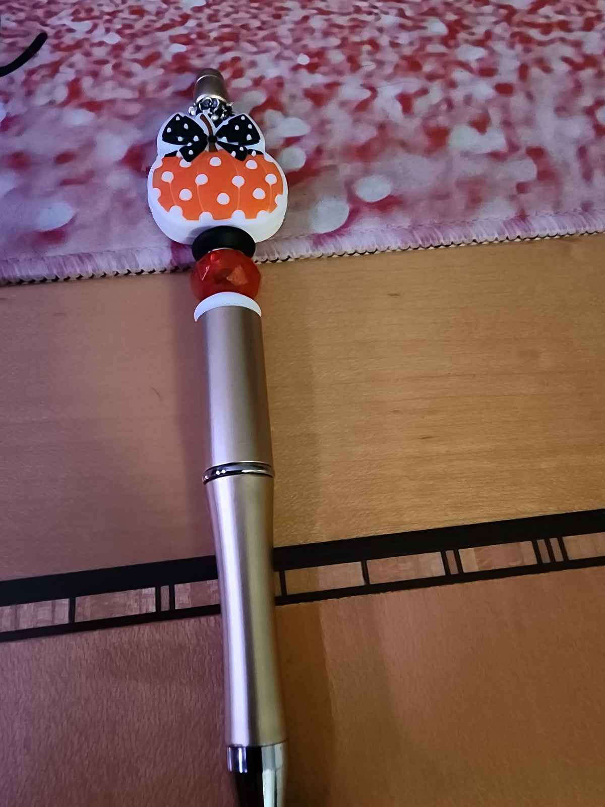 Matte gold poka dotted pumpkin pen