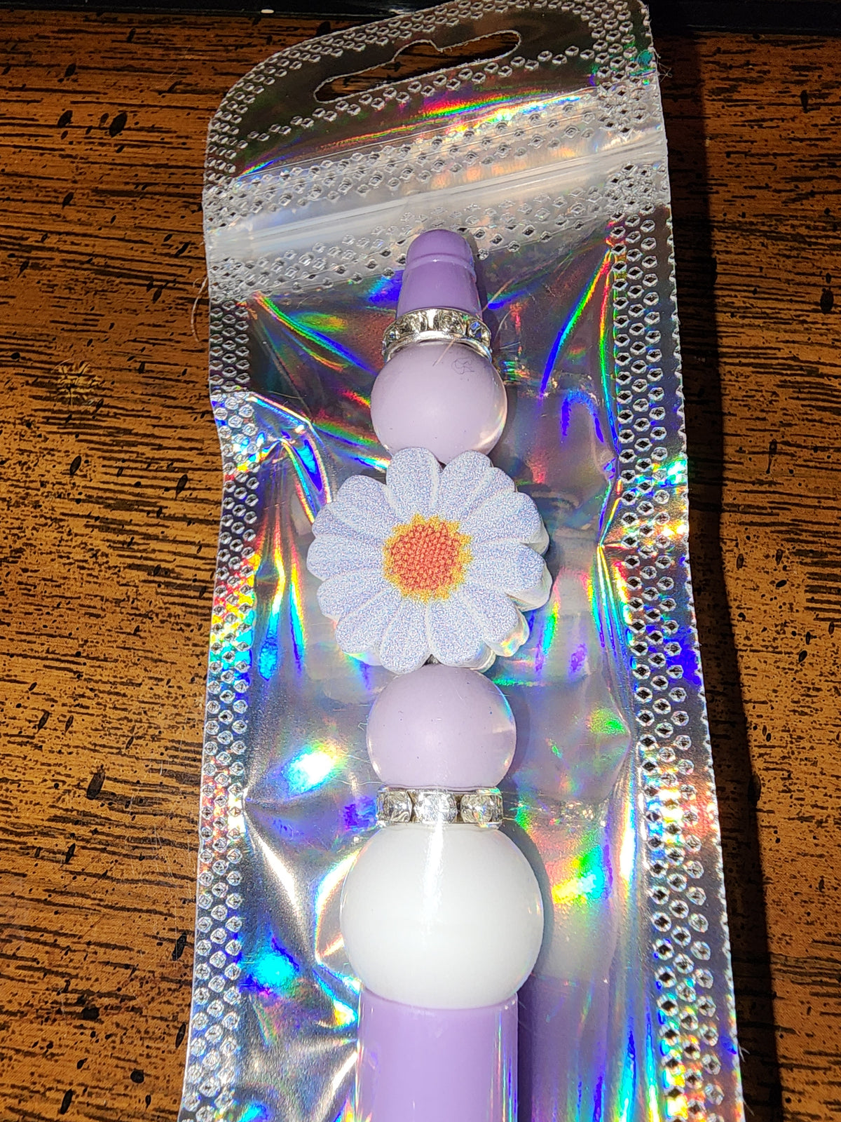 Purple and white daisy pen