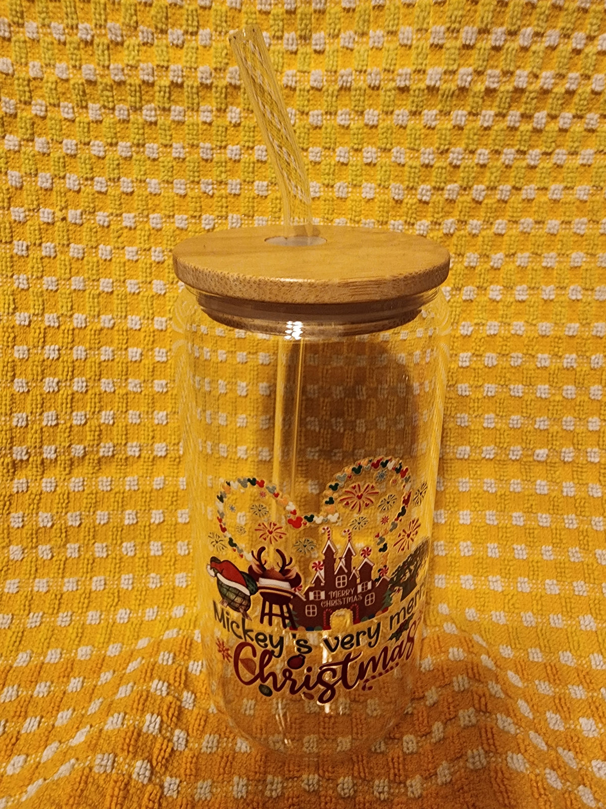 Very Merry Christmas 🤶 🎄  16 ounce glass tumbler