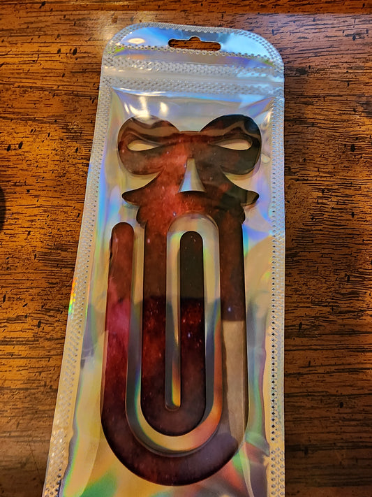 Giant bow paper clip