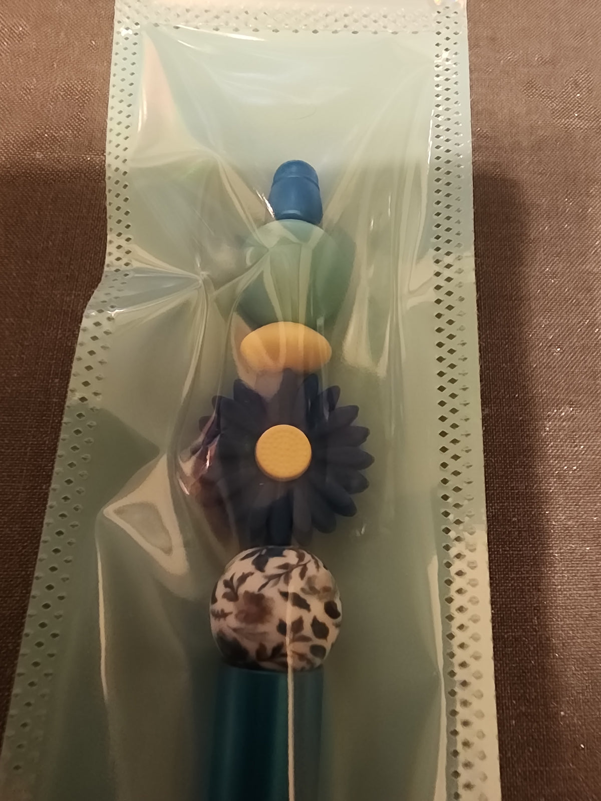 Blue daisy pen