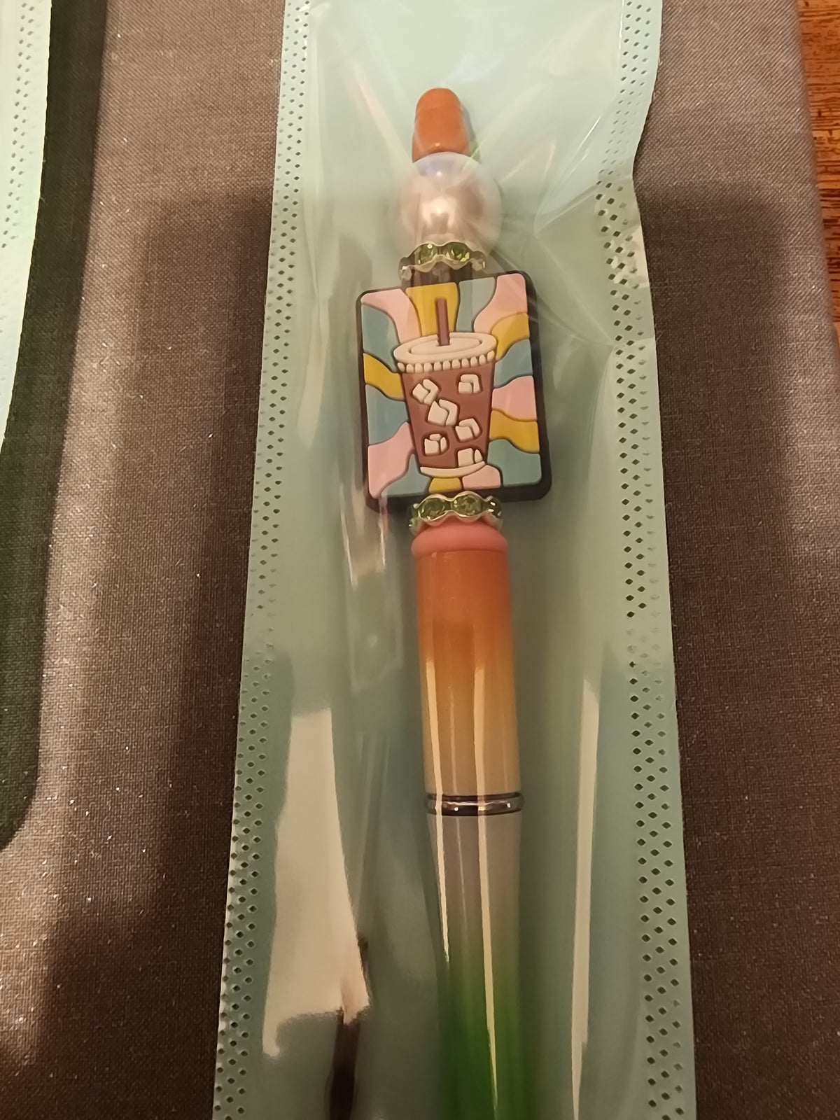 Iced tea with ombre pen